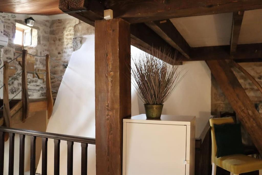 Entre Uzes Et Le Pont-Du-Gard Le Logis D'Autrefois Apartment Castillon-du-Gard Exterior photo