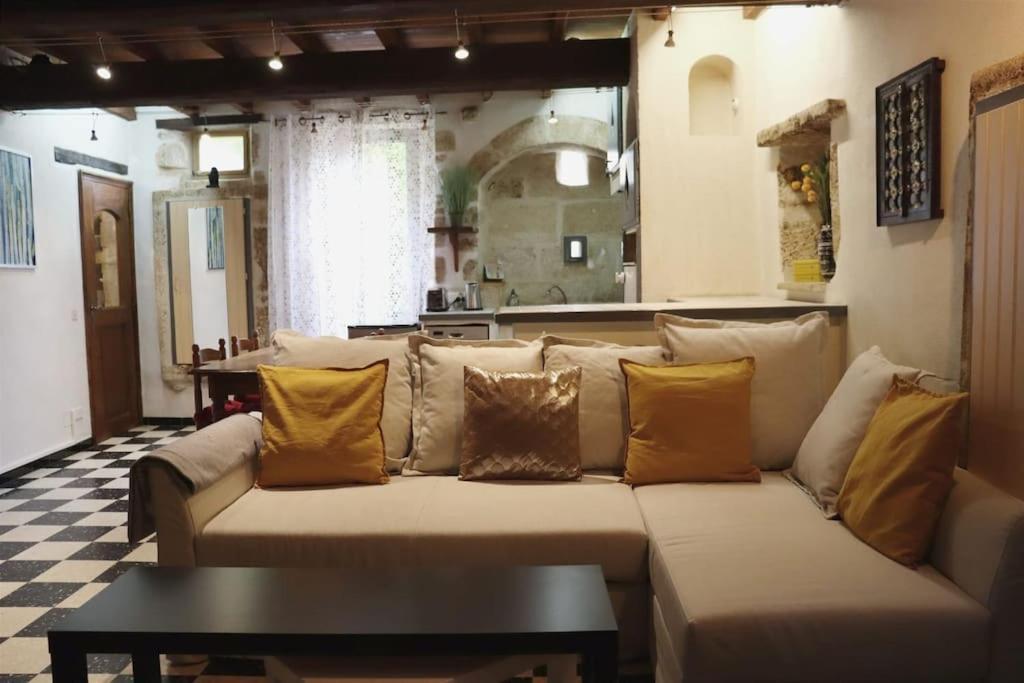 Entre Uzes Et Le Pont-Du-Gard Le Logis D'Autrefois Apartment Castillon-du-Gard Exterior photo