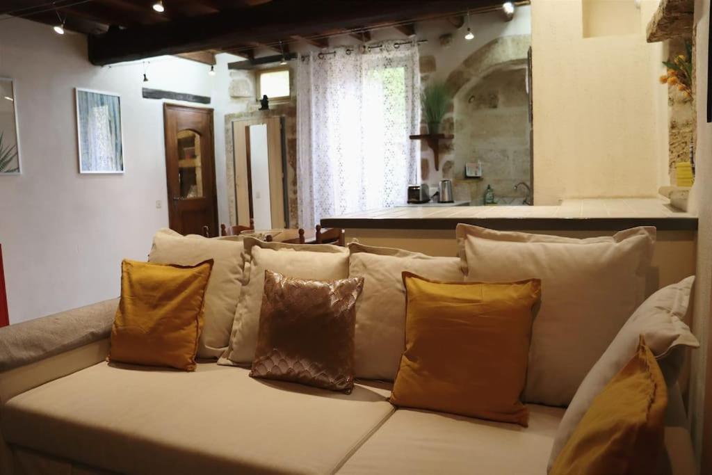 Entre Uzes Et Le Pont-Du-Gard Le Logis D'Autrefois Apartment Castillon-du-Gard Exterior photo