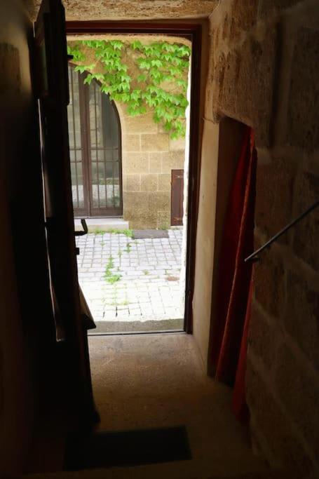 Entre Uzes Et Le Pont-Du-Gard Le Logis D'Autrefois Apartment Castillon-du-Gard Exterior photo